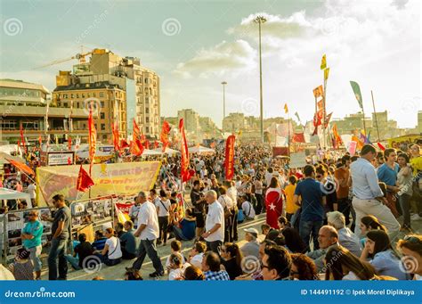  Gezi Park Protestii: Echo Wolności i Niezadowolenia w Turcji